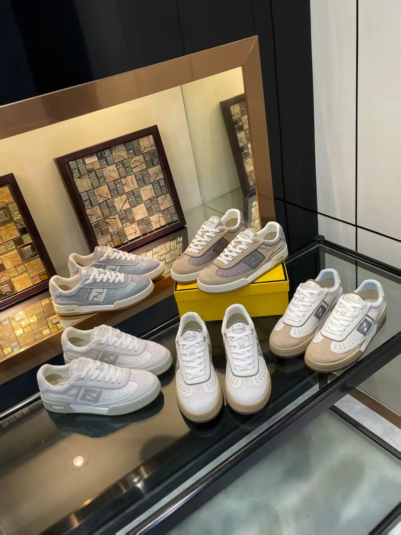 Factory price: 600💰Top version for couples Fendi 2025 New Year Hot Series [Couples👫Casual Sports Shoes] FD match Original Purchased One to One Reproduction The first sports shoe fendi match created by designer Kim Jones and Donkey Brand Trainer basketball sneakers, fresh blood injected with FF retro design Super good-looking and versatile, the upper is made of cowhide and cowhide splicing combination, with raised double F on the side The logo lining is made of terry velvet ✔️ Super soft on the feet, lightweight, comfortable to match with sweatshirts, Fabric: Cowhide ➕ Cow color matching, Outsole: Original open mold multi-color color matching sole, Packaging: Original full set of packaging, Size: Women's 35-40 / Men's 38-44, customized 45